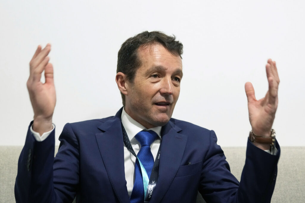 Ángel Escribano dimiteix com a president d’Indra després de l’intent de compra de la seva empresa familiar