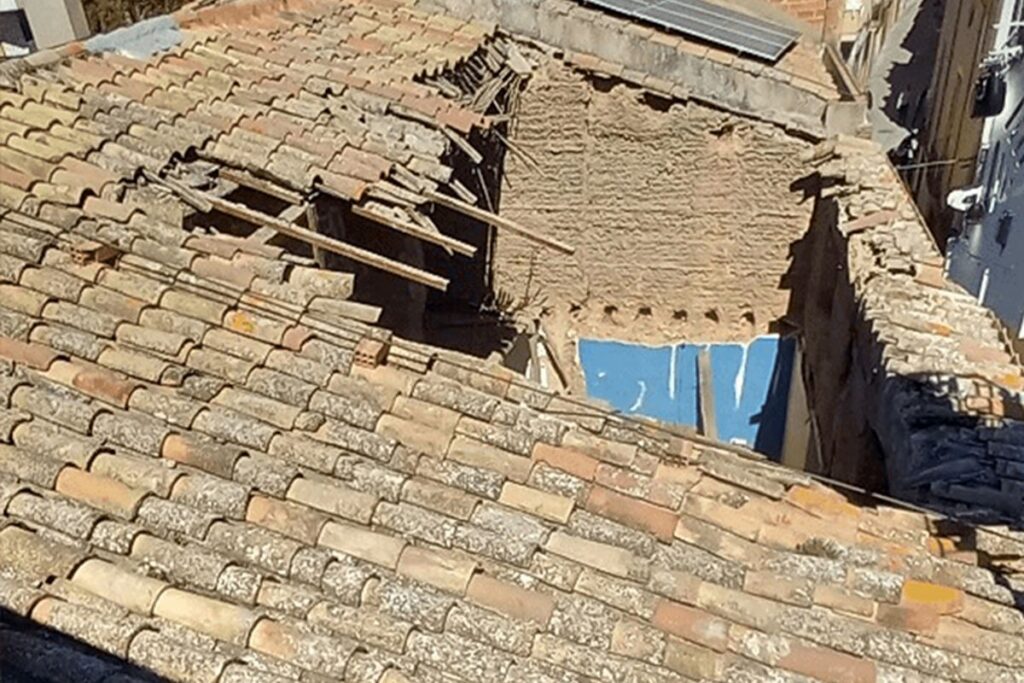 Enfonsament parcial del sostre d’una casa a Esparreguera sense ferits