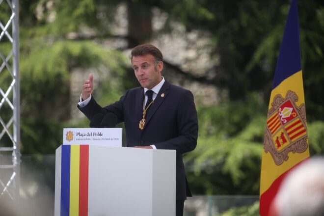 Macron s’adreça a la ciutadania en un discurs a la plaça del Poble