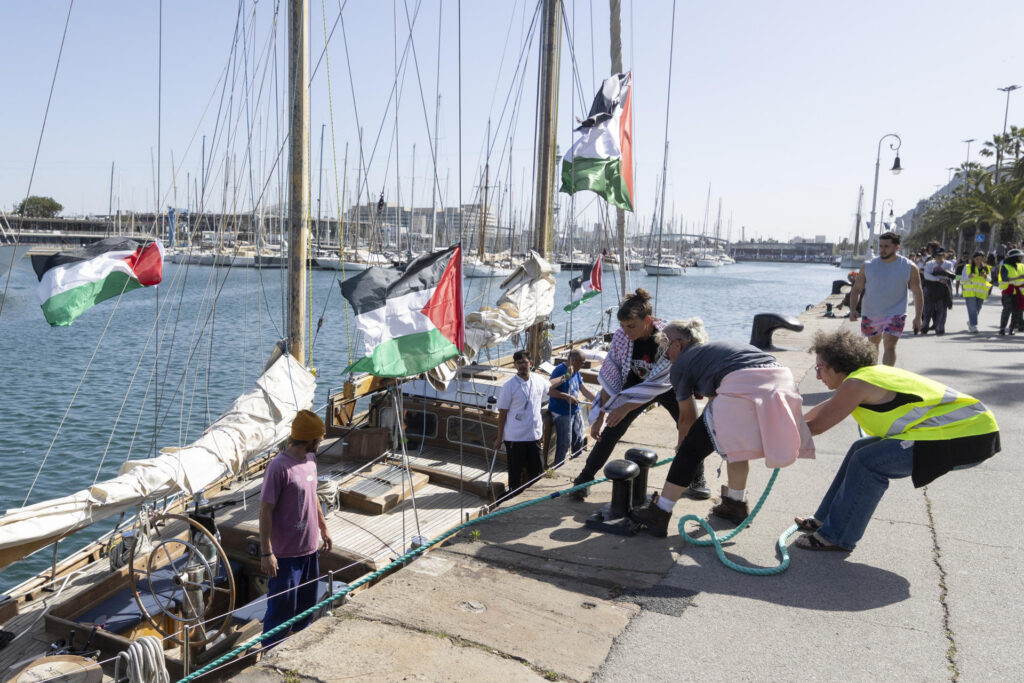 Aterren a Barcelona una vintena d’activistes catalans de la Flotilla, que denuncien la violència d’Israel