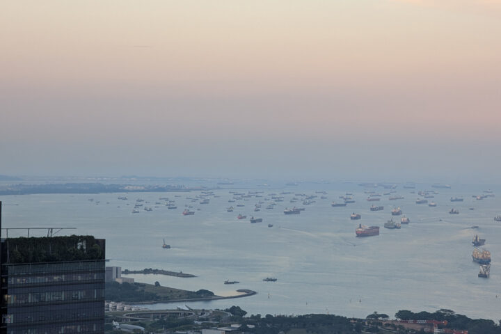 Vista de l'estret de Malaca de Singapur estant, la setmana passada (fotografia: Remy Osman/Efe).