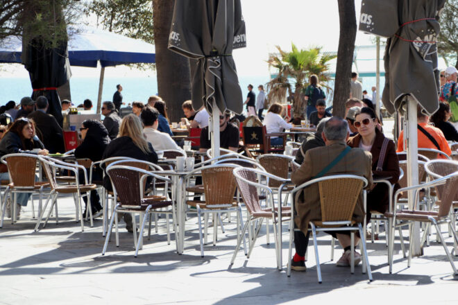 Comença la regularització extraordinària d’immigrants: guia pràctica per a fer la sol·licitud