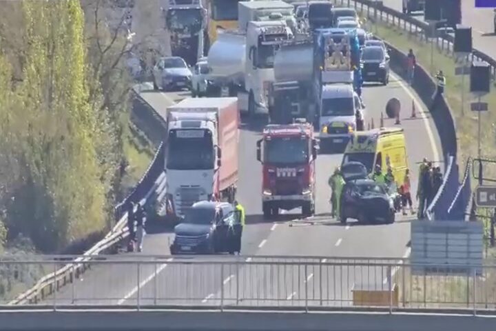 Imatge de l'accident a l'AP-7 a Llinars del Vallès (Vallès Oriental).