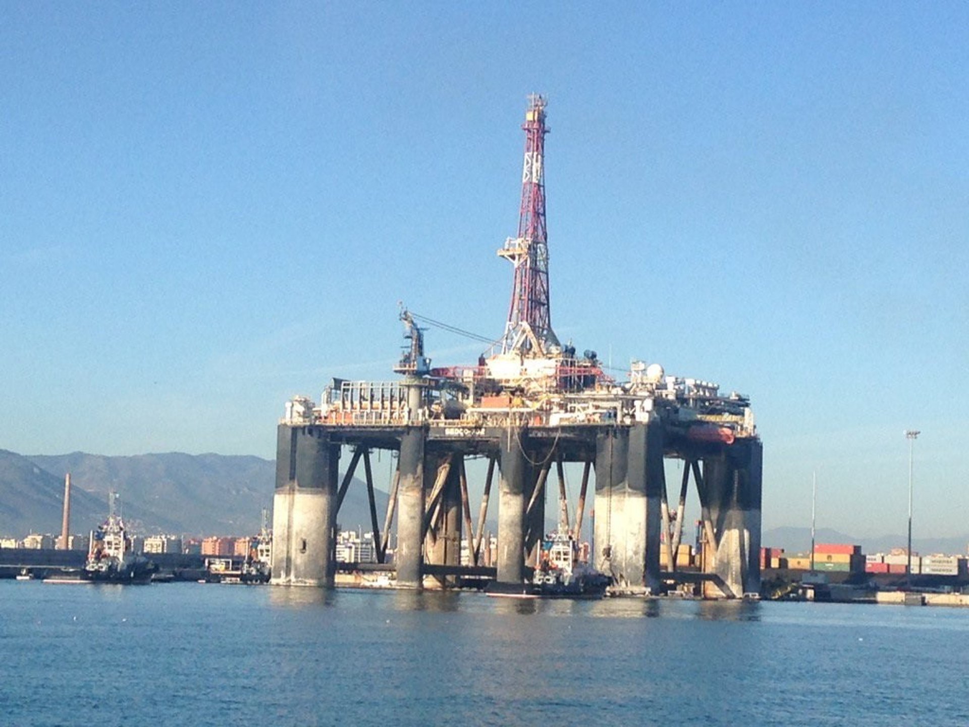 Arxiu – Una plataforma petroliera.