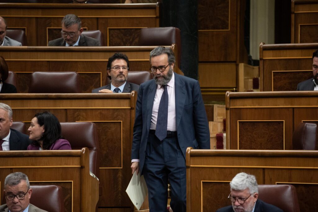 [VÍDEO] Expulsen un diputat de Vox que puja a la tribuna a encarar-se amb el vice-president del congrés espanyol