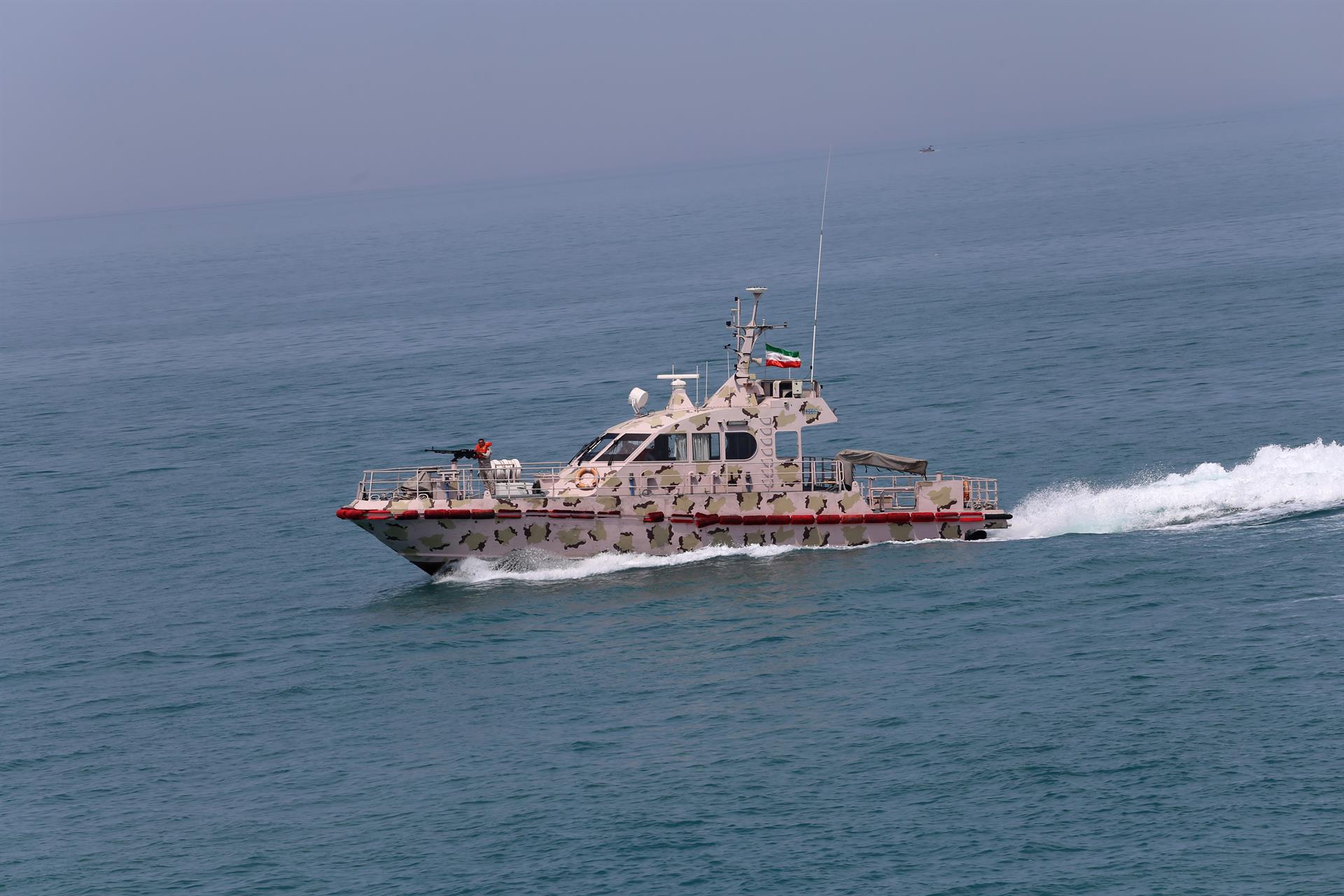 La marina britànica denuncia que l’Iran ha disparat contra un petrolier a l’estret d’Ormuz