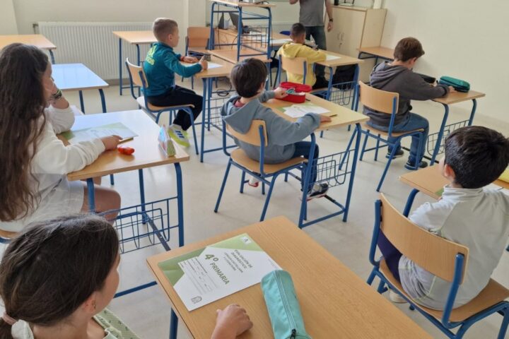 Arxiu - Alumnes de primària en un centre escolar.