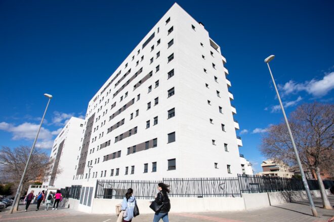 La jutgessa dels HPP d’Alacant encausa una ex-regidora del PP, un funcionari de la Generalitat i deu propietaris