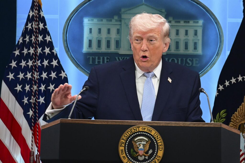 Trump ordena de “disparar i matar” contra els vaixells que posin mines a l’estret d’Ormuz