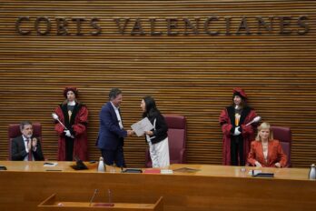 Celebració del 25 d'Abril a les Corts Valencianes l'any 2024 (fotografia: Eduardo Manzana / Europa Press)