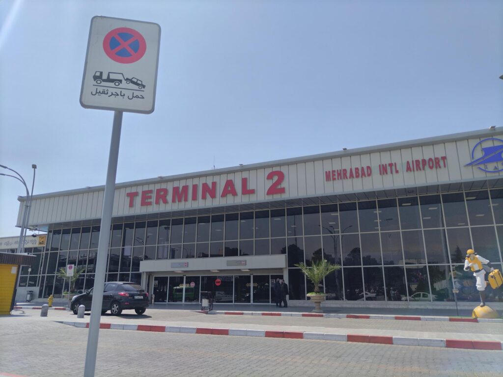 L’aeroport de Teheran reprèn uns quants vols internacionals a diverses destinacions, com Turquia o la Xina