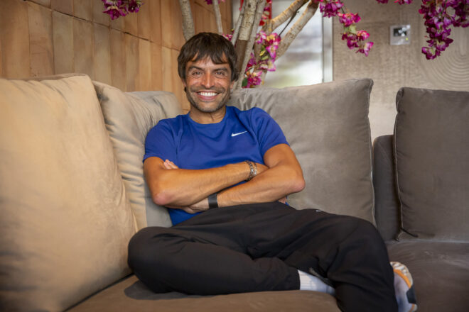 Manu Guix: “Els meus pares no em van dir mai ‘t’estimo’”