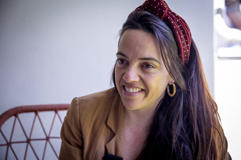 Regina Rodríguez: “Quan vaig acabar la novel·la, em vaig posar a plorar sense parar”