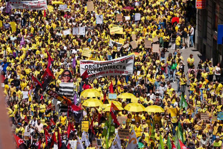 Imatge general de la manifestació dels docents a Barcelona.