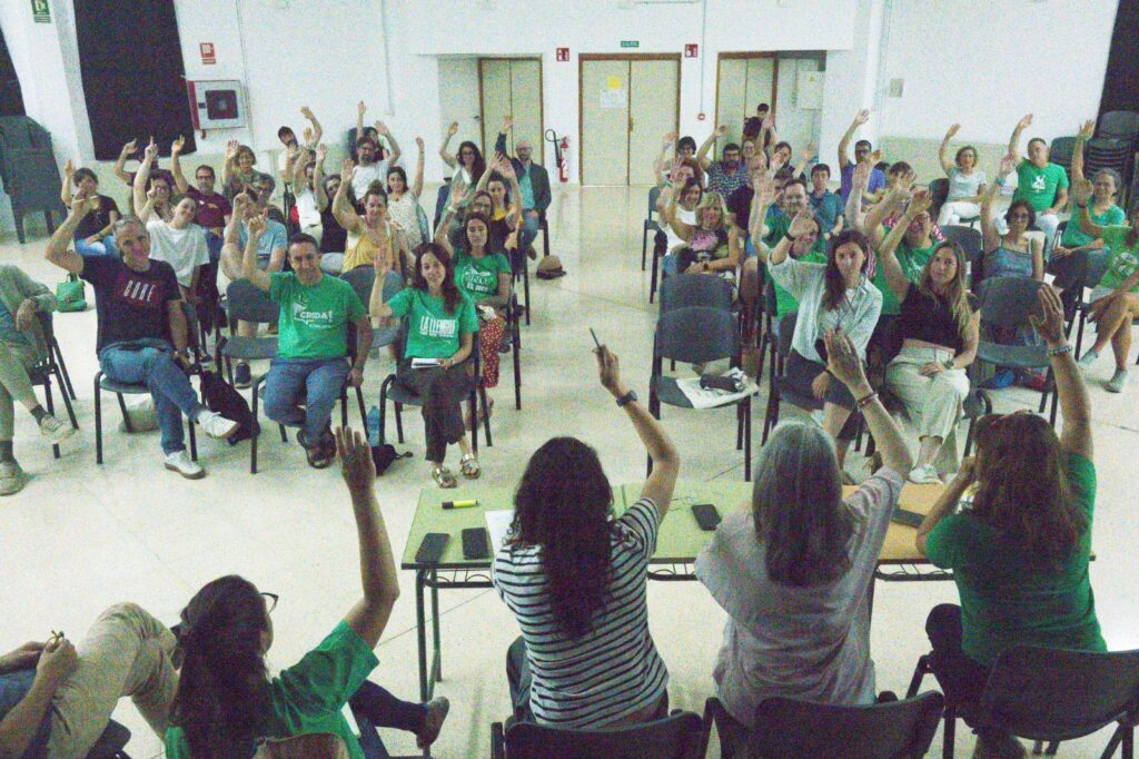 L’Assemblea de Docents dóna suport a les vagues educatives del País Valencià i Catalunya amb 100.000 euros