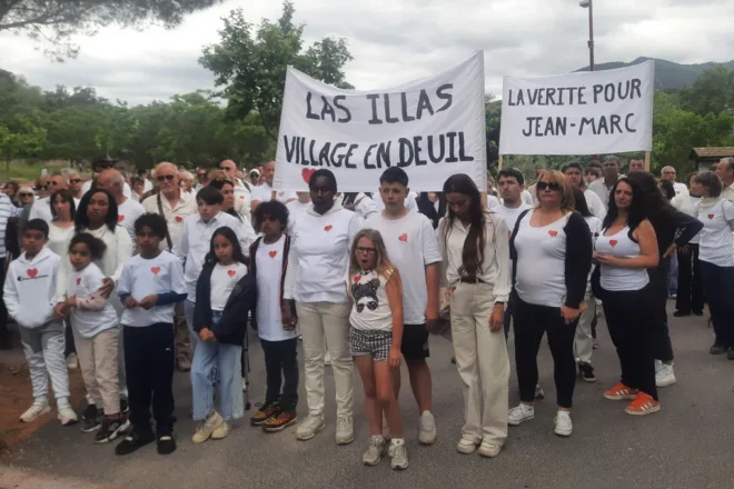 Una manifestació reclama a Morellàs i les Illes la veritat sobre l’escriptor mort a trets per la policia