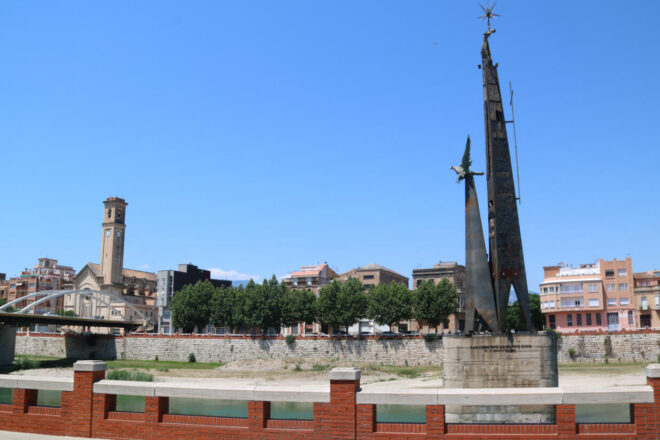 La justícia aixeca les mesures que impedien de retirar el monument franquista de Tortosa