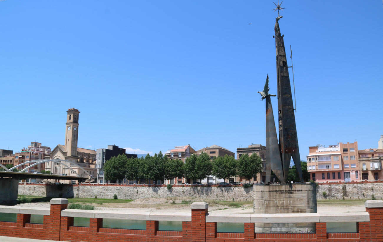 La justícia aixeca les mesures que impedien de retirar el monument franquista de Tortosa