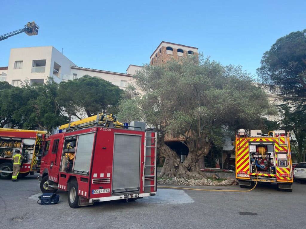 Mes de tres-centes persones evacuades d’un hotel a Castell-Platja d’Aro per un incendi