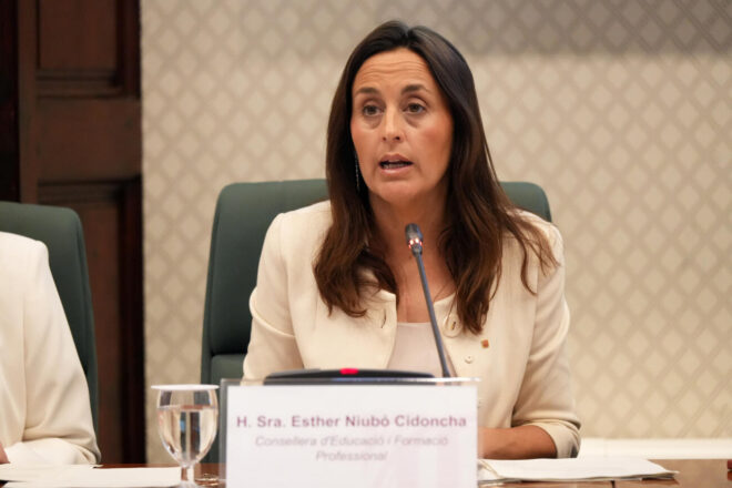 El sindicats aconsegueixen que Niubó segui a la taula de negociació després de tancar-se al departament