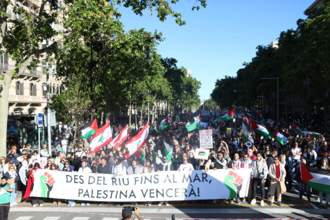 Centenars de manifestants reclamen a Barcelona l’alliberament de Palestina i el trencament de relacions amb Israel