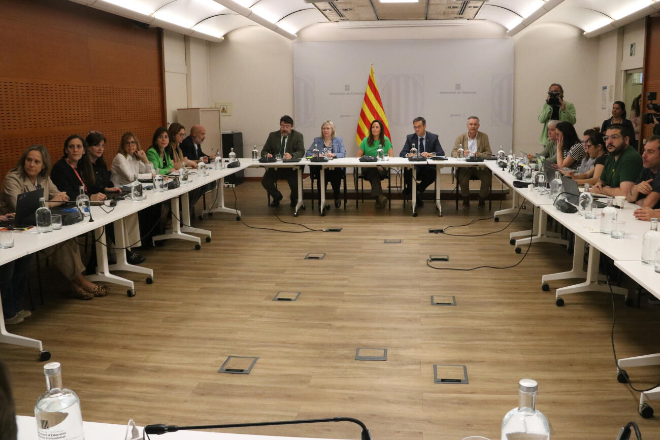 Imatge d'arxiu d'una mesa sectorial d'Educació.