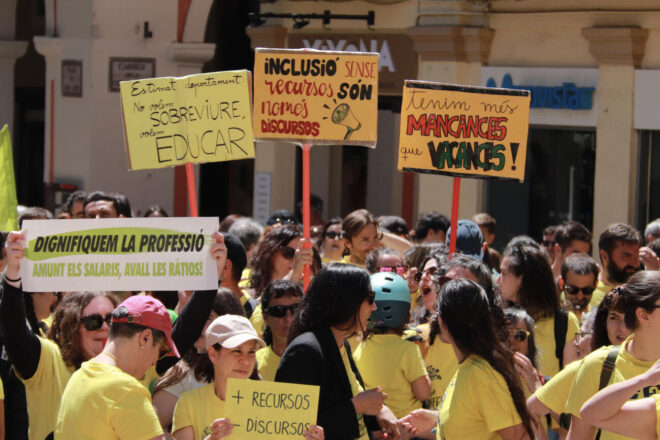 Docents del Penedès es concentren a Vilafranca per forçar el govern a un acord