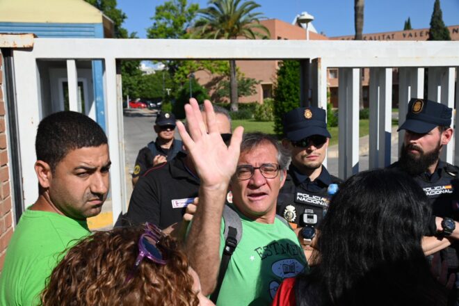 La proposta sindical a la consellera Ortí: menys alumnes per aula, menys burocràcia i més plantilla