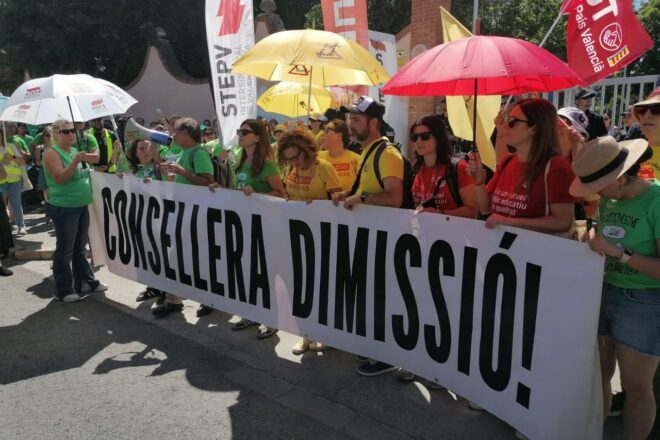 Els sindicats denuncien que la consellera Ortí negocia amb mala fe després del canvi de versió sobre la clàusula de l’IPC