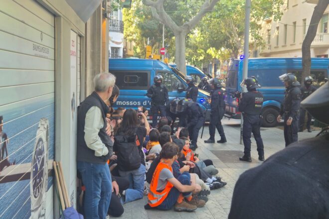 La BRIMO intervé per desnonar una mare amb tres fills a l’Eixample de Barcelona i convertir els pisos en ‘coliving’