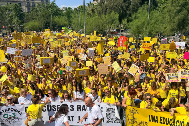 Professionals d’escoles bressol es manifesten per exigir més recursos i l’equiparació salarial amb la resta de docents