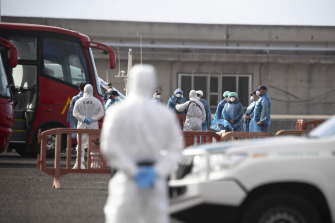 Els passatgers del creuer del brot d’hantavirus del país ja són a l’hospital de Madrid per fer la quarantena