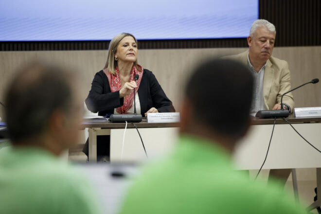 Ortí acusa els sindicats de blocar i imposar: “Les decisions d’aquesta conselleria no es prenen amb l’ocupació d’espais”