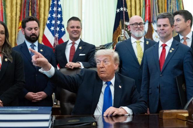 Entre la visita a la Xina i la pressió del Congrés: Trump fa equilibris amb la guerra de l’Iran