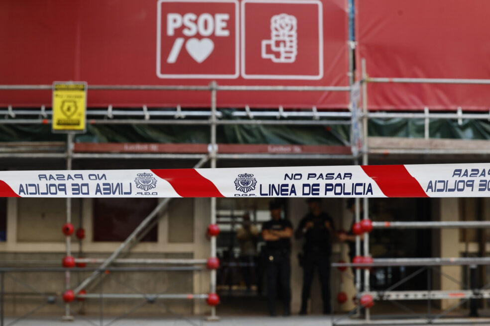 Entrada a la seu del PSOE