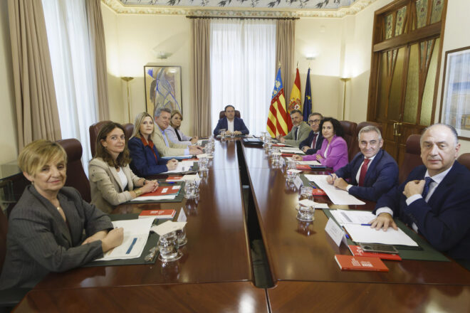 La consellera d’Educació rep el suport del gabinet que considera idònia la carta contra la vaga de professors enviada a les famílies