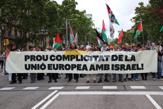 Prop de 200 persones exigeixen a Barcelona l’alliberament dels activistes de la flotilla interceptats per Israel