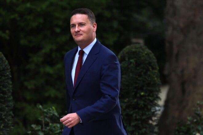 Streeting dimiteix com a ministre de Sanitat britànic per forçar el relleu de Starmer
