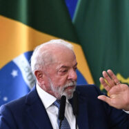Lula: “La democràcia fracassa quan deixa de respondre a les aspiracions més bàsiques de la gent”