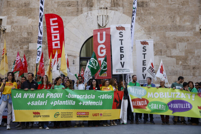 Els sindicats de docents reclamen que Pérez Llorca intercedesca amb Hisenda i Educació per a desblocar la negociació