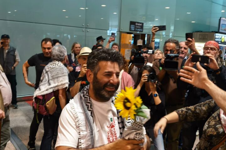 Saïf Abú Keixec, en l'arribada a l'aeroport de Barcelona (fotografia: Albert Salamé).