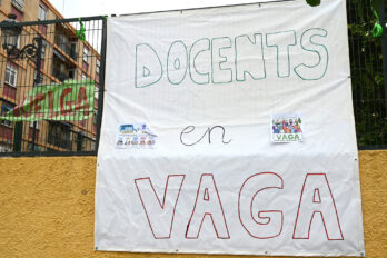 Una pancarta al centre Angelina Carnicer de València (fotografia: Prats i Camps).