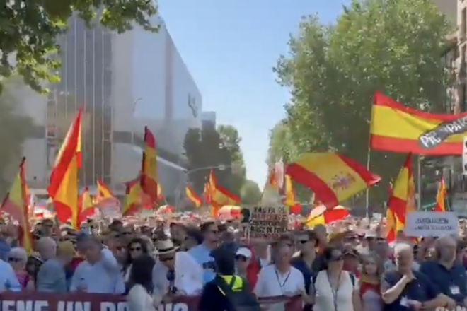 Una manifestació contra Sánchez a Madrid acaba amb tres detinguts i set policies ferits lleus