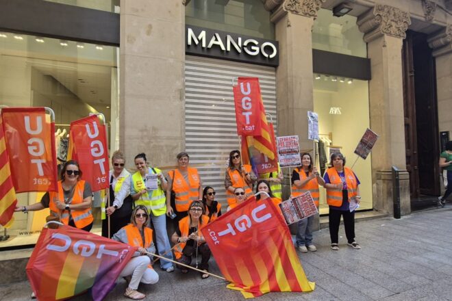Centenars de treballadors del sector tèxtil protesten contra el preacord estatal