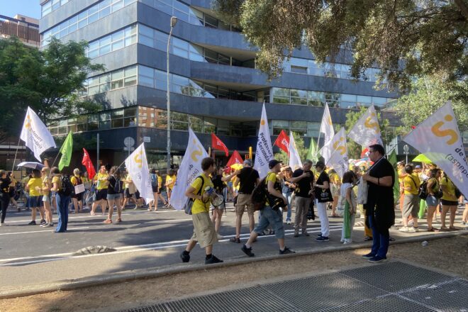 S’endarrereix una hora la represa de la negociació entre els sindicats docents i Niubó