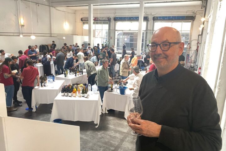 El llatinista i especialista en vins naturals, Joan Gómez Pallarès, ens fa de guia per la fira HumanVins, projecte que celebra deu anys.