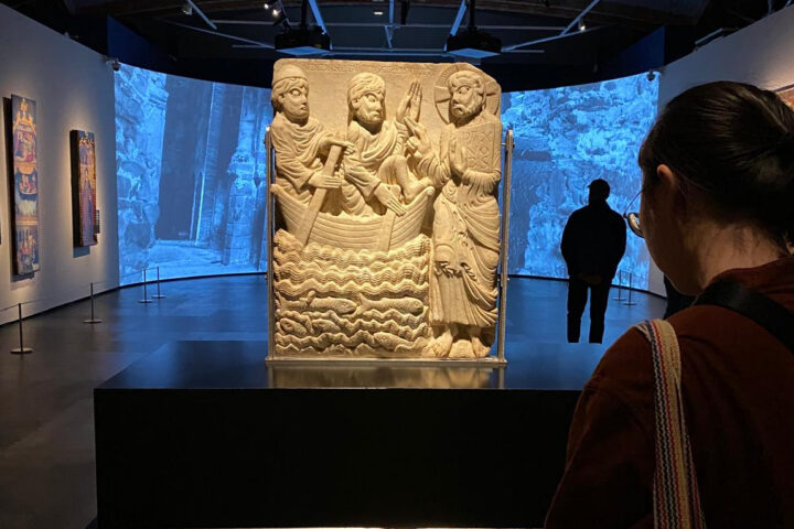 Mestre de Cabestany, Aparició de Crist als seus deixebles procedent de Sant Pere de Rodes. Barcelona, Museu Marès.