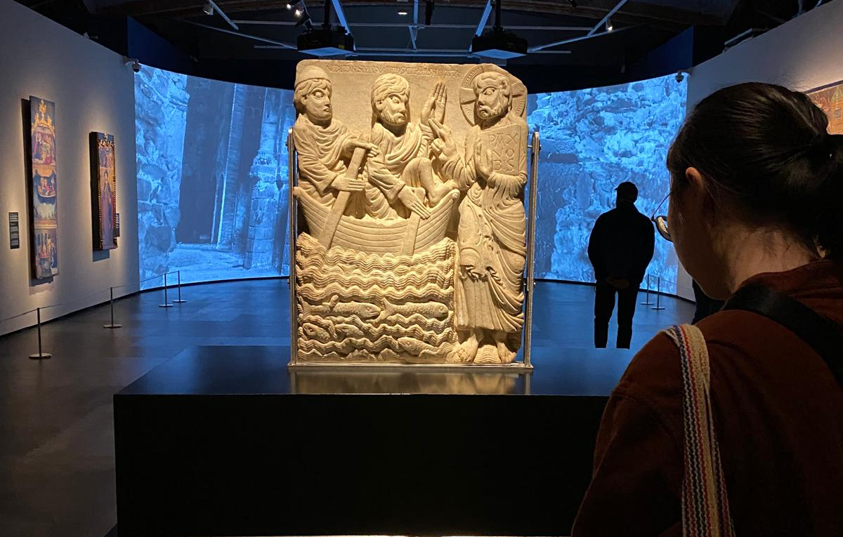 Mestre de Cabestany, Aparició de Crist als seus deixebles procedent de Sant Pere de Rodes. Barcelona, Museu Marès.