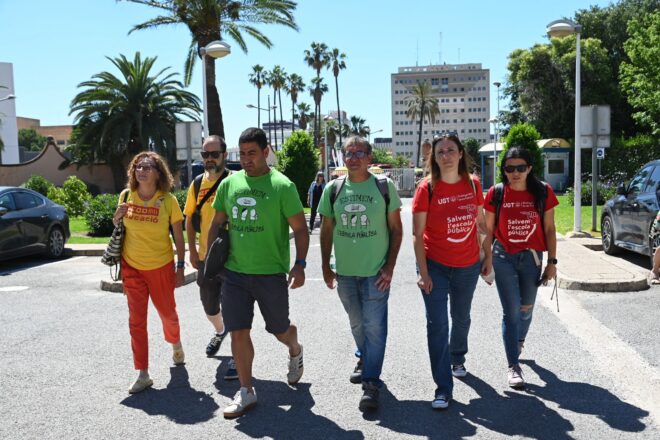 Dia clau en la vaga indefinida dels docents valencians: els sindicats majoritaris consultaran als afiliats si signen l’acord