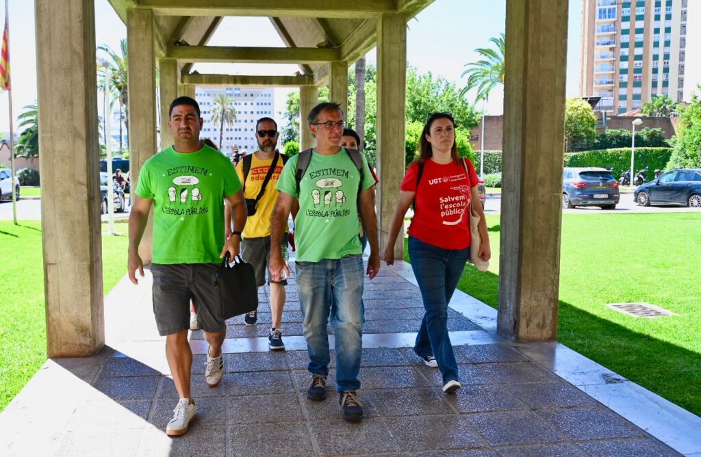 Els sindicats exigeixen una proposta immediata a Ortí i obren una nova consulta entre els docents